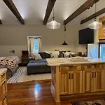 South Broadway Manor B&B - Near Fallingwater, Ohiopyle State Park, Hiking & Biking Trails Gap