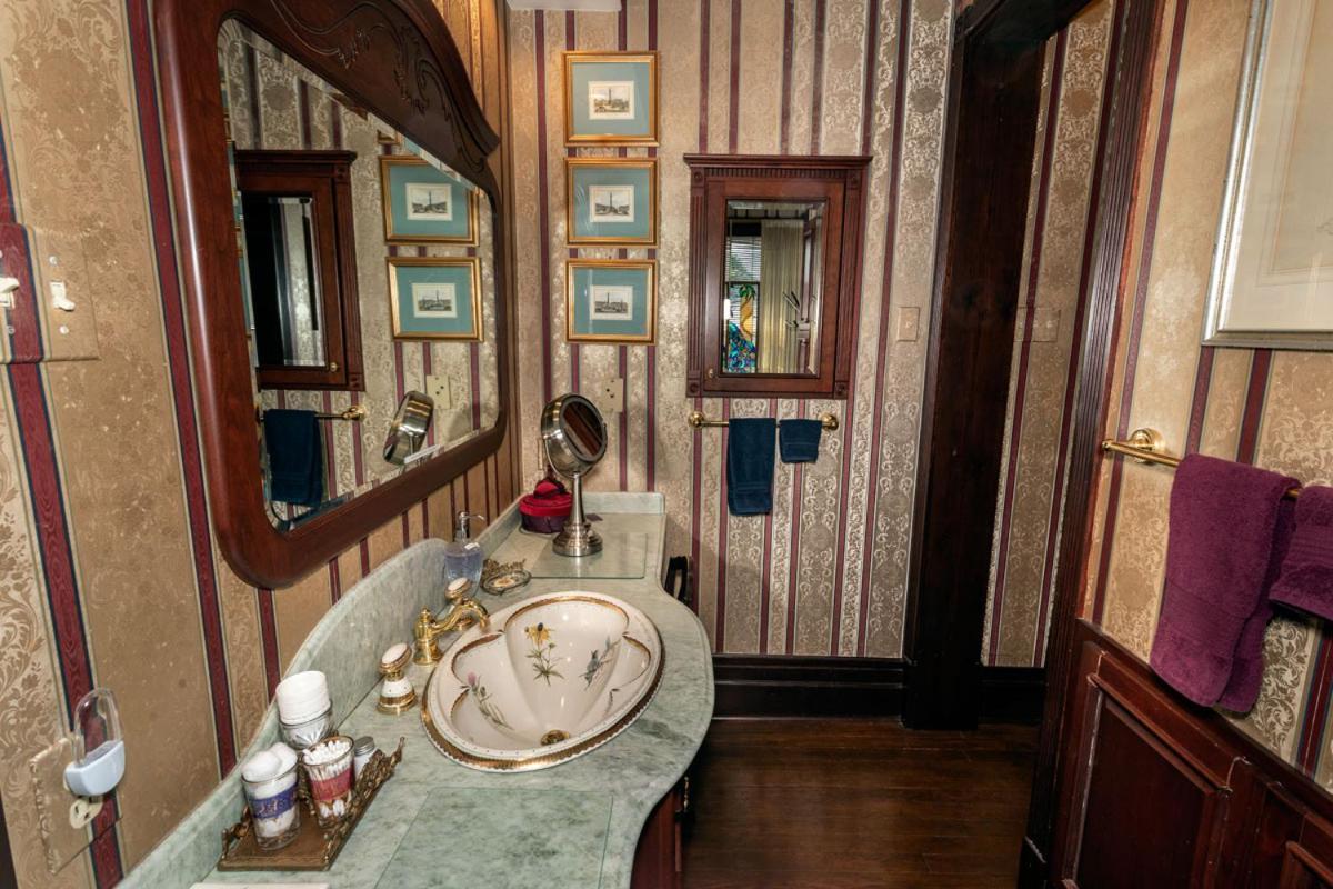 South Broadway Manor - Near Fallingwater, Ohiopyle State Park, Hiking & Biking Trails Gap Apartahotel 5*