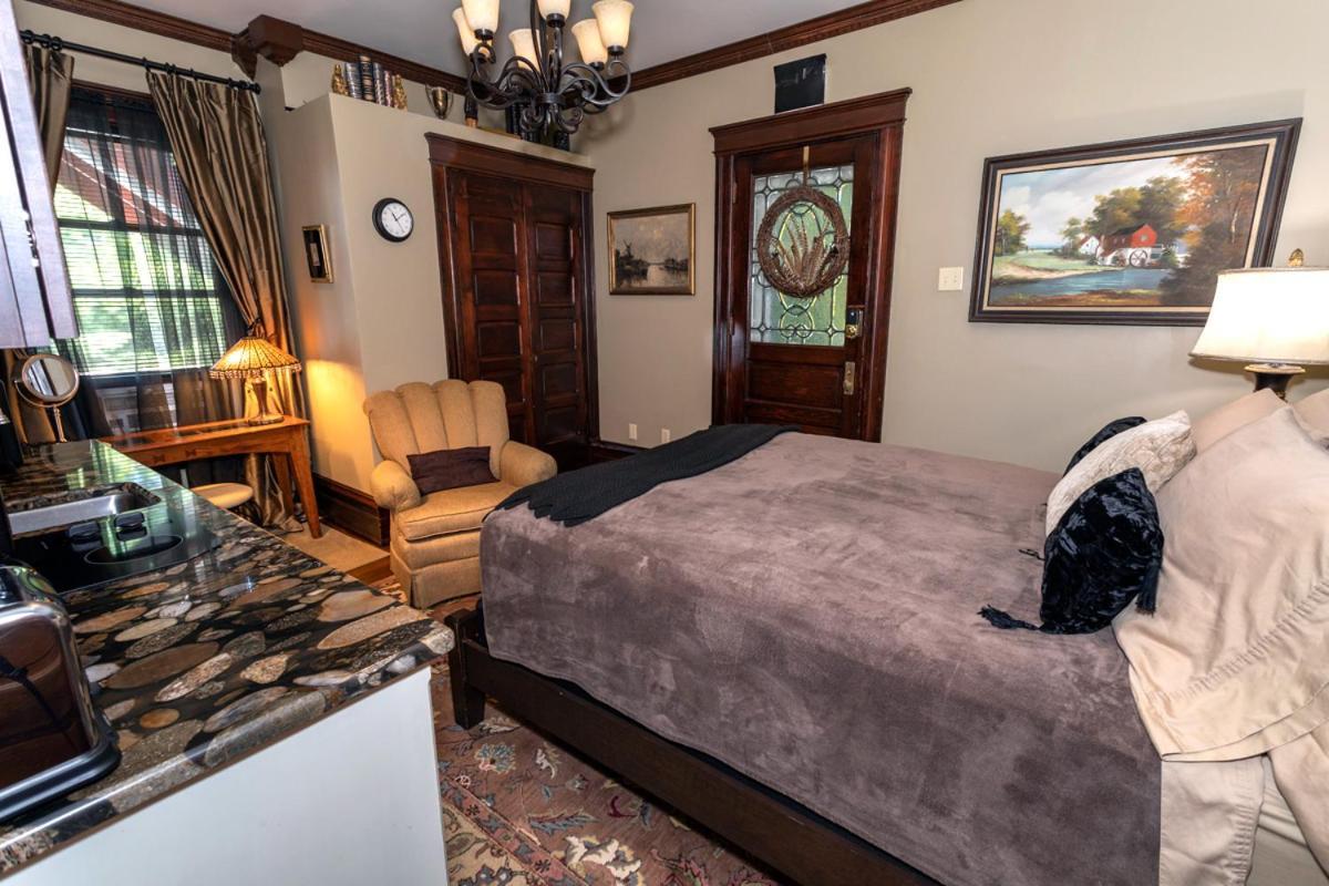 South Broadway Manor - Near Fallingwater, Ohiopyle State Park, Hiking & Biking Trails Gap Apartahotel
