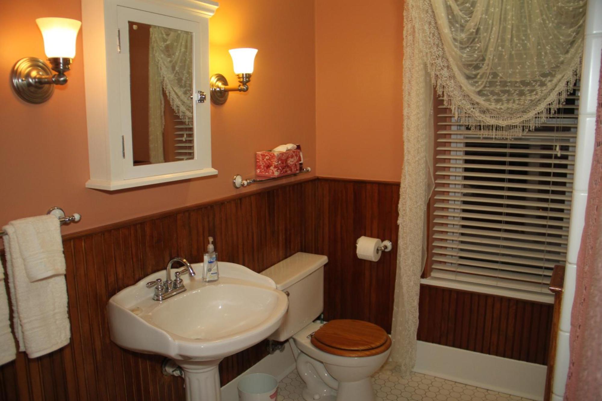 Apartahotel South Broadway Manor - Near Fallingwater, Ohiopyle State Park, Hiking & Biking Trails Gap