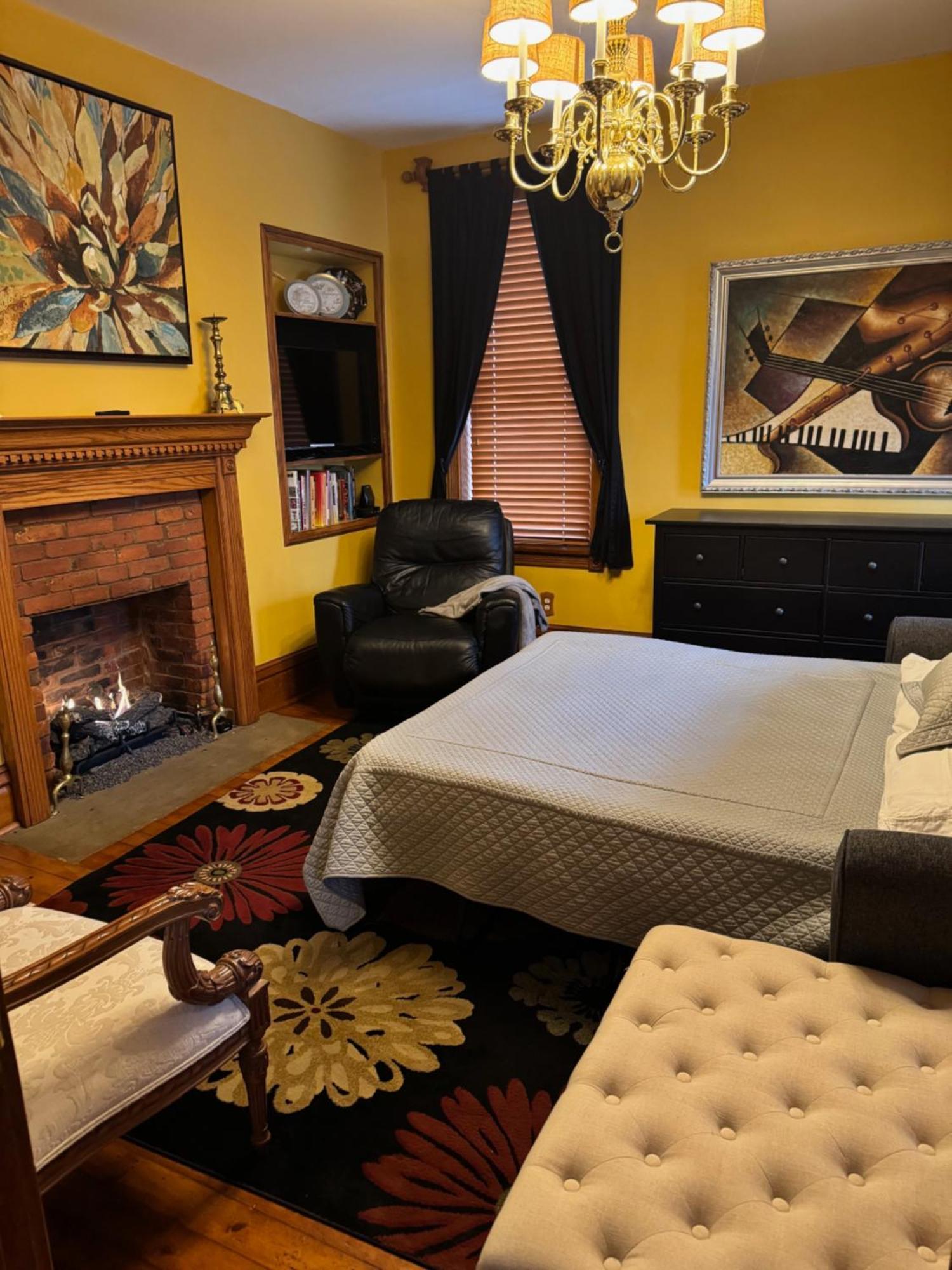 South Broadway Manor - Near Fallingwater, Ohiopyle State Park, Hiking & Biking Trails Gap