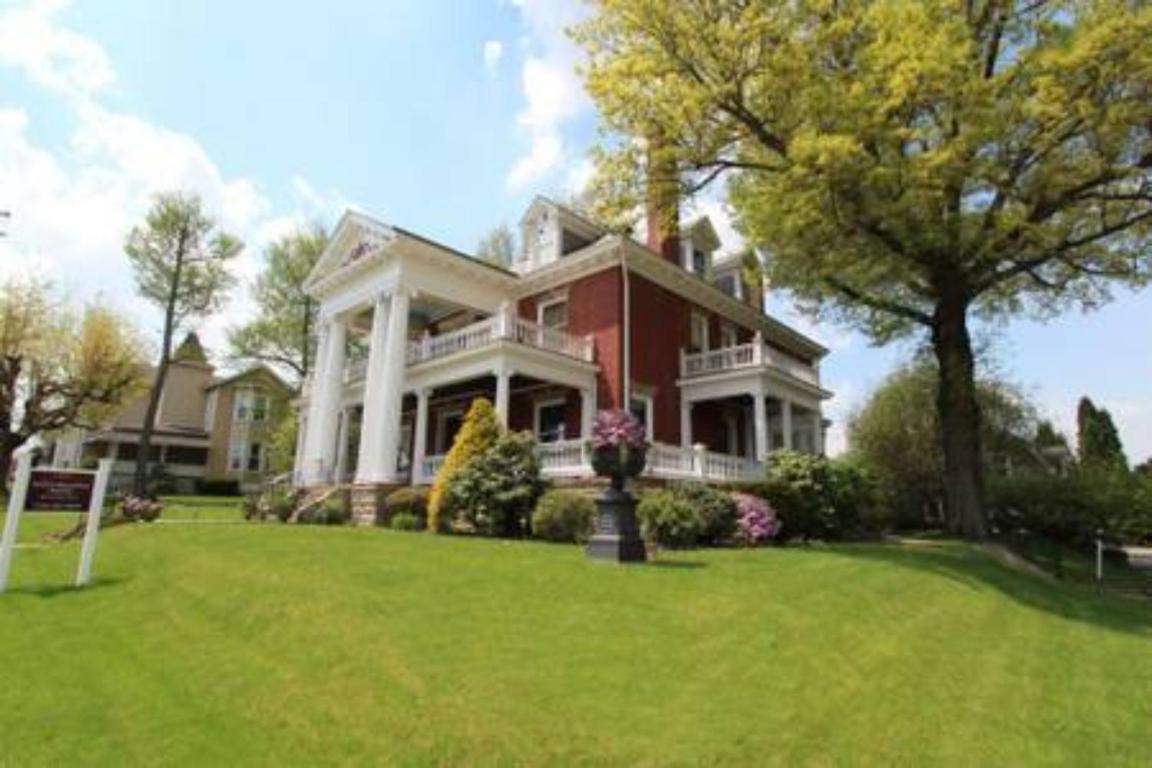Apartahotel South Broadway Manor - Near Fallingwater, Ohiopyle State Park, Hiking & Biking Trails Gap
